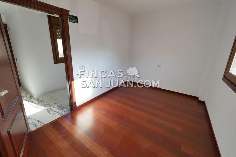 Foto a6ca5862-c154-4f83-8b3f-20ab378f8857. Xalet amb aparcament piscina a Pueblo Acantilado-Lanuza Campello (el)