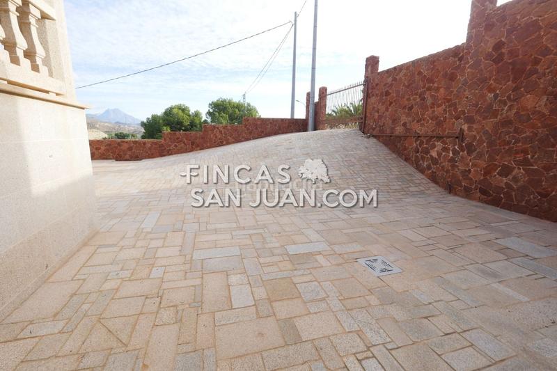 Foto b75cda81-1dea-45d7-91b2-aee854bb2066. Xalet amb aparcament piscina a Pueblo Acantilado-Lanuza Campello (el)