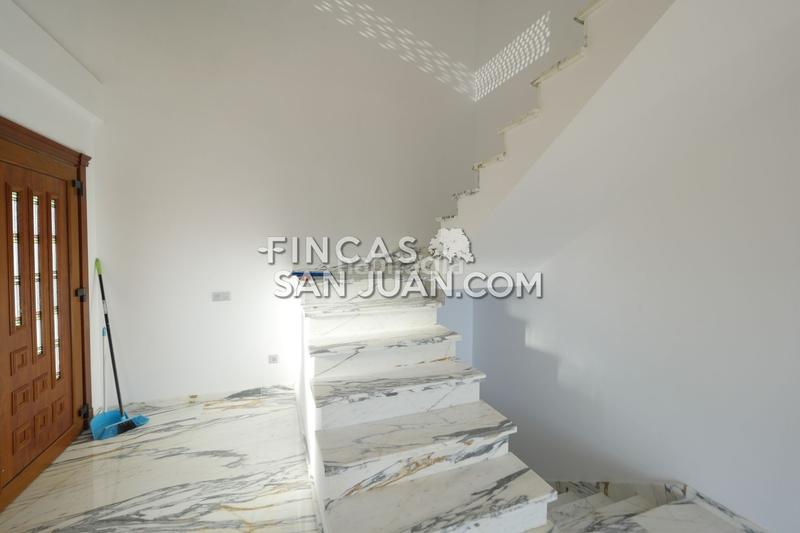 Foto db940968-c3ff-4000-85c6-20eeed4a3811. Xalet amb aparcament piscina a Pueblo Acantilado-Lanuza Campello (el)