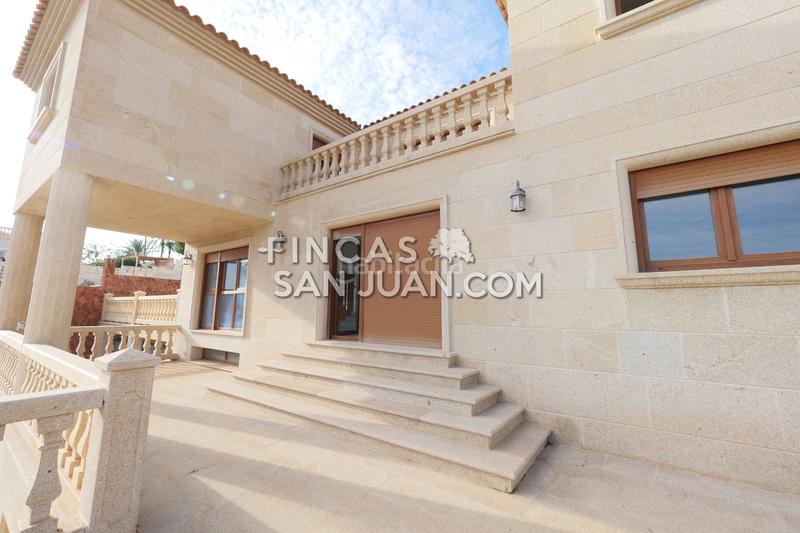 Foto e4f37cc8-3f3e-4952-b3d9-31502de91937. Xalet amb aparcament piscina a Pueblo Acantilado-Lanuza Campello (el)