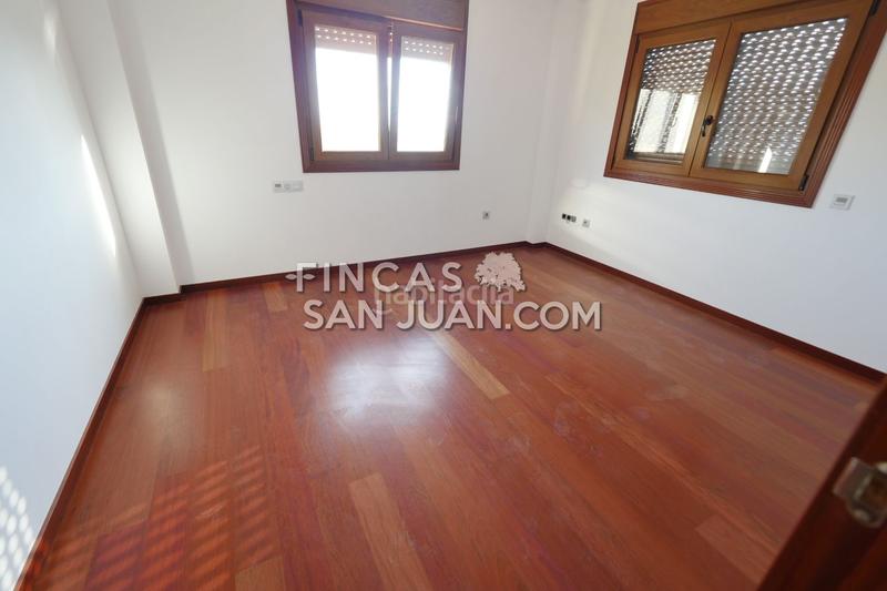 Foto ede38d7a-e17b-4bfc-975f-1c2455235301. Xalet amb aparcament piscina a Pueblo Acantilado-Lanuza Campello (el)