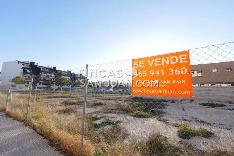 Foto 00499e39-462d-4e94-a5e0-6d804a52b436. Terreny residencial a Centro San Juan de Alicante