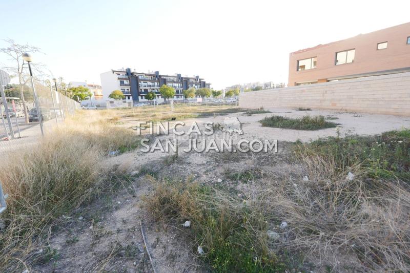 Foto 5c9abb1e-2350-4c88-b89a-084752663557. Terreny residencial a Centro San Juan de Alicante