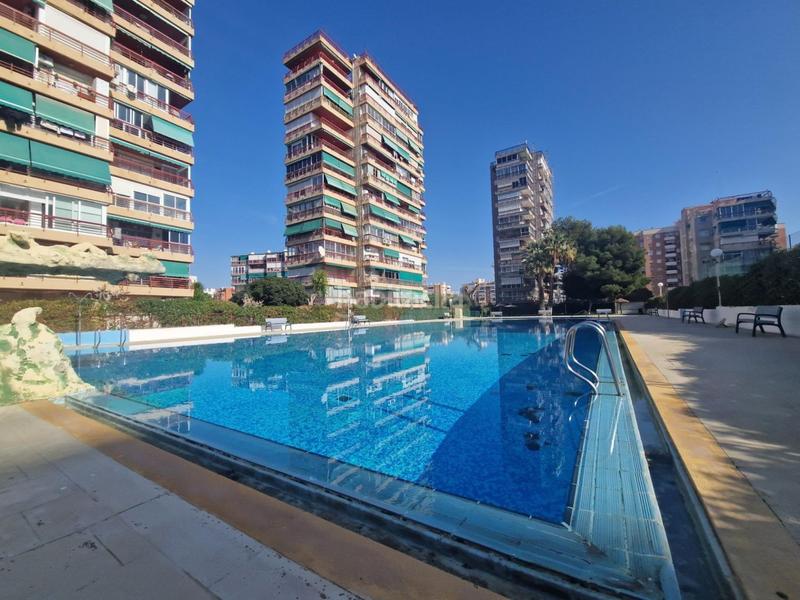 Foto 8ef94ced-ee22-45b7-a2f4-6101202dbf44. Pis amb calefacció aparcament piscina a Albufereta Alicante