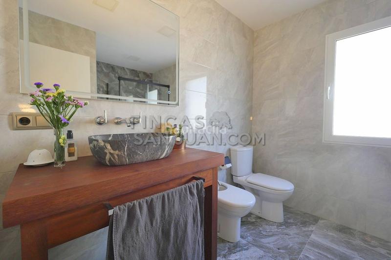 Foto 1857631f-f674-4a6f-8996-b3a7694201ac. Chalet  en venta en el amerador, 3 dormitorios. en Campello (el)