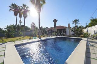 Xalet a Pueblo Español-Coveta Fumá. Chalet en venta en el amerador, 3 dormitorios.