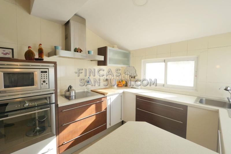 Foto 35a22e03-c98f-45a1-8577-dd4a1bcc67a8. Chalet  en venta en el amerador, 3 dormitorios. en Campello (el)