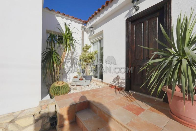 Foto 92ccfe6d-04b6-46c2-af60-9beb52a1acbf. Chalet  en venta en el amerador, 3 dormitorios. en Campello (el)