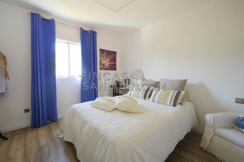 Foto d9cabaa1-6cea-41f4-a549-a3c929d54f95. Chalet  en venta en el amerador, 3 dormitorios. en Campello (el)