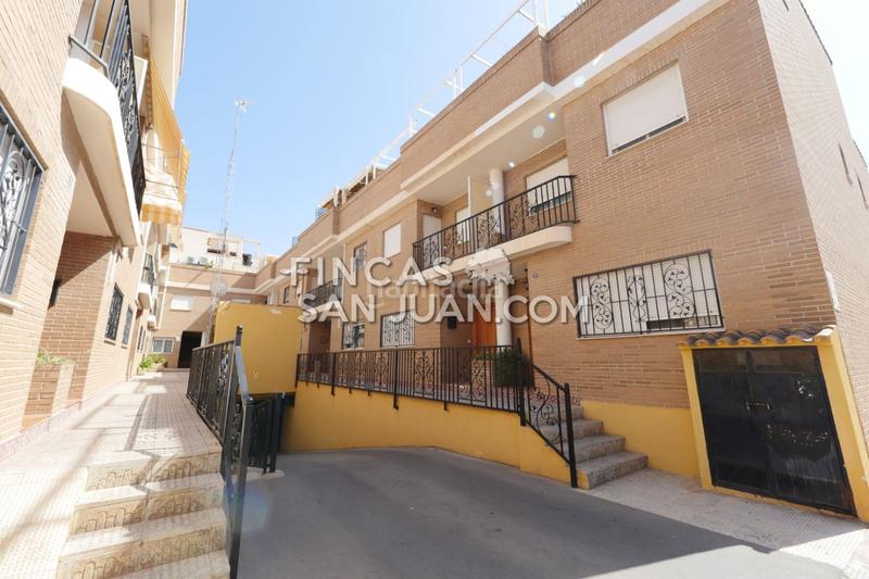 Foto 00e52565-a0df-440e-b520-9112f40095c6. Casa adosada adosado en venta en Centro ayuntamiento, 3 dormitorios. en Sant Vicent del Raspeig