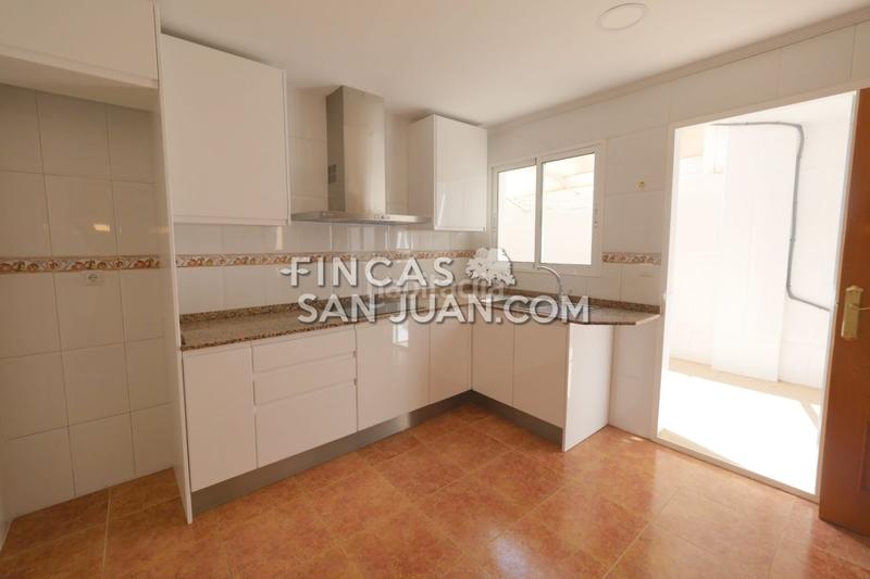 Foto 1dce5f47-b152-4506-8d32-f7d0eaf4cbb8. Casa adosada adosado en venta en Centro ayuntamiento, 3 dormitorios. en Sant Vicent del Raspeig