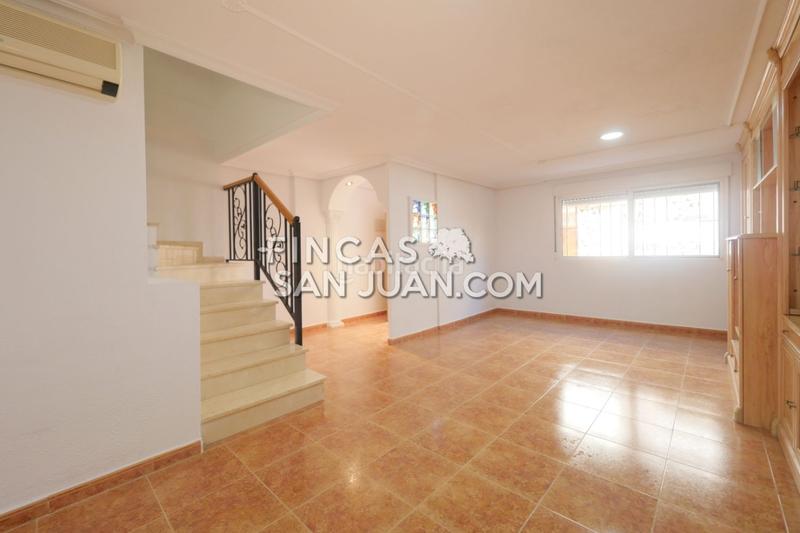 Foto 362f4a66-5aed-463f-9af2-790fdc325dfb. Casa adosada adosado en venta en Centro ayuntamiento, 3 dormitorios. en Sant Vicent del Raspeig