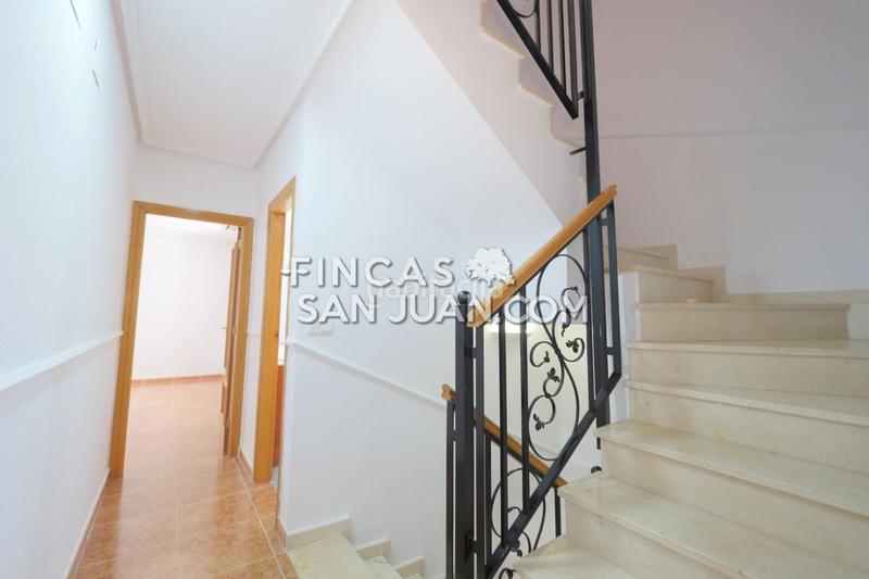Foto 7c6d0a68-0000-4ef1-9fdb-6443e6e5d5de. Casa adosada adosado en venta en Centro ayuntamiento, 3 dormitorios. en Sant Vicent del Raspeig