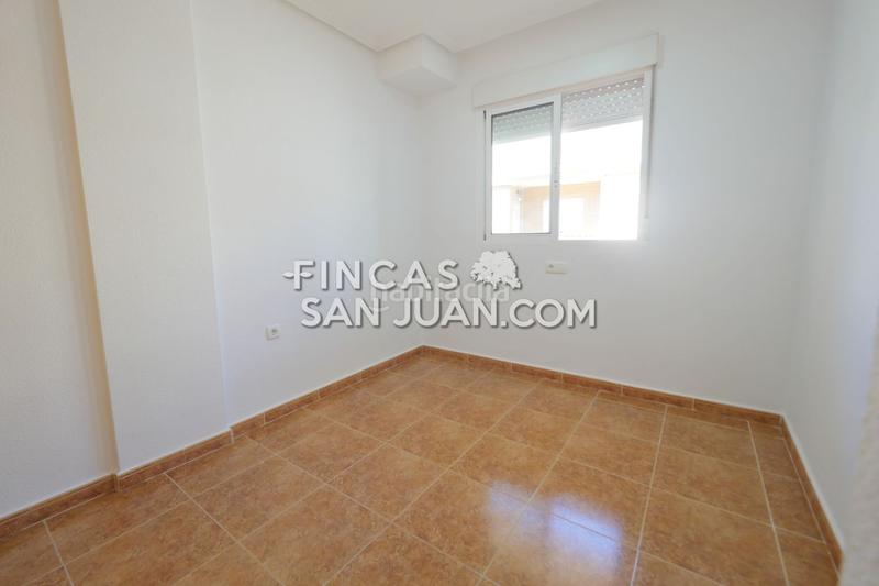 Foto 7e8792c7-b1f9-431d-a99c-91855c3f20c0. Casa adosada adosado en venta en Centro ayuntamiento, 3 dormitorios. en Sant Vicent del Raspeig