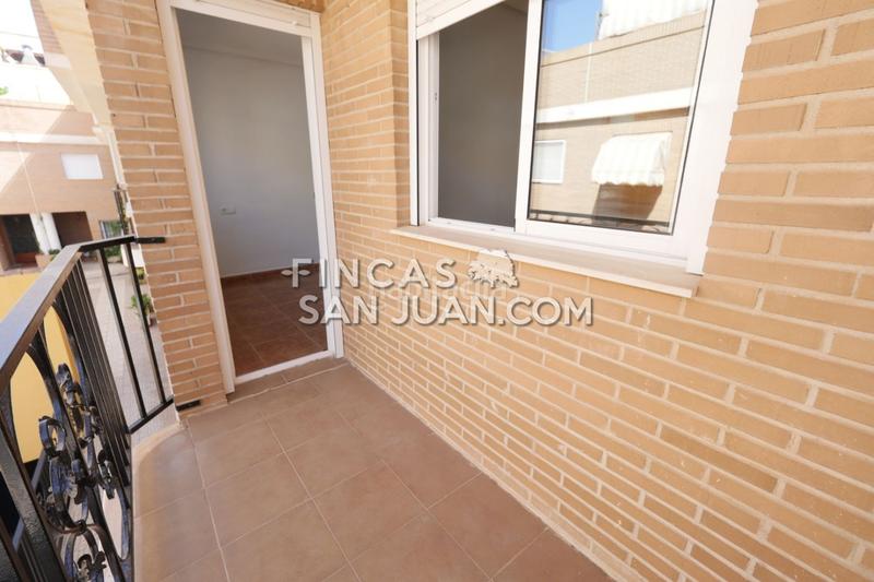 Foto 80e4761e-3d87-4e25-af4d-2b920361efc7. Casa adosada adosado en venta en Centro ayuntamiento, 3 dormitorios. en Sant Vicent del Raspeig