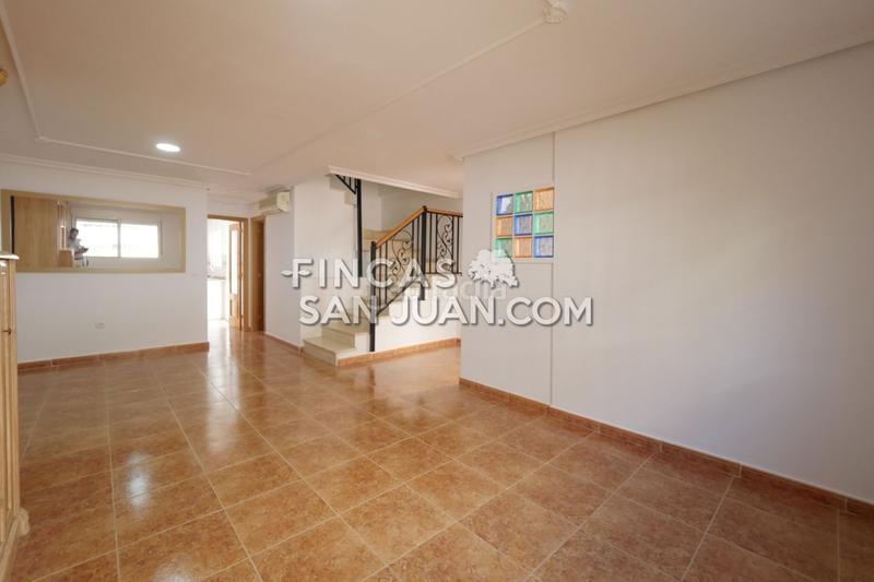 Foto 8908a88e-32f9-480e-b275-8ecba5af7d21. Casa adosada adosado en venta en Centro ayuntamiento, 3 dormitorios. en Sant Vicent del Raspeig
