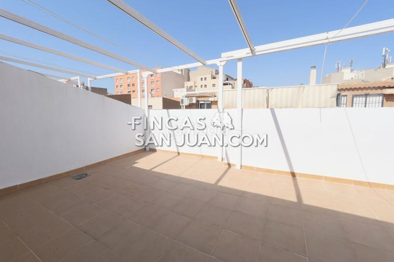 Foto 89b19fa4-1575-459d-b732-6a113afa88de. Casa adosada adosado en venta en Centro ayuntamiento, 3 dormitorios. en Sant Vicent del Raspeig