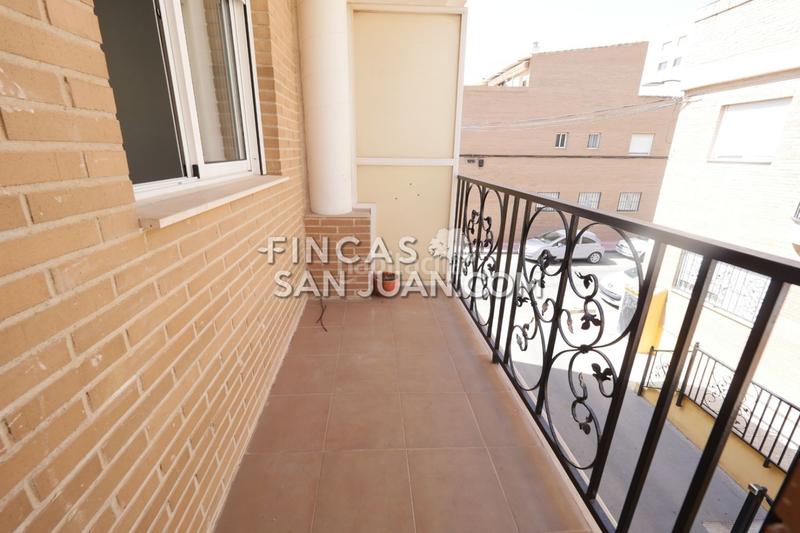 Foto bb65571e-6a7e-4ca9-b356-7b197f4a4c12. Casa adosada adosado en venta en Centro ayuntamiento, 3 dormitorios. en Sant Vicent del Raspeig