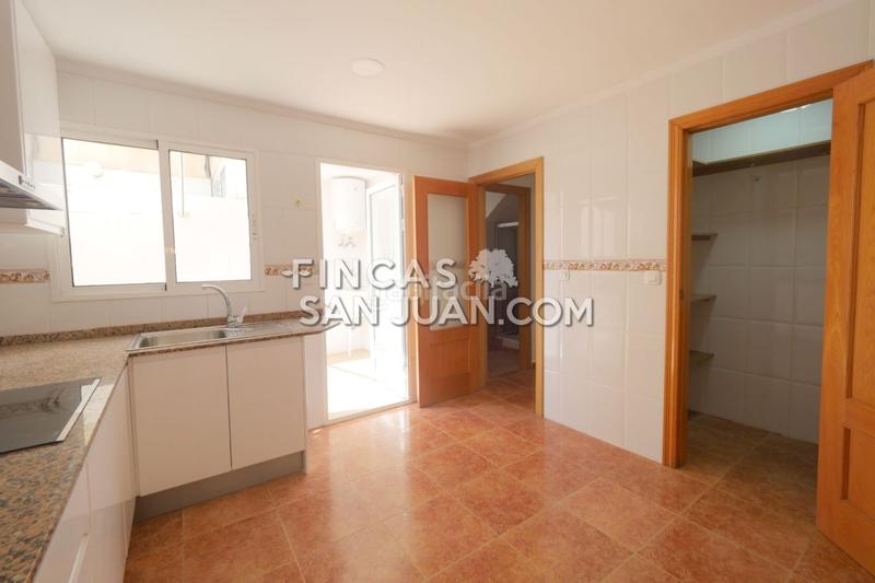 Foto c2863f58-0958-4268-b832-adfb0738ea34. Casa adosada adosado en venta en Centro ayuntamiento, 3 dormitorios. en Sant Vicent del Raspeig