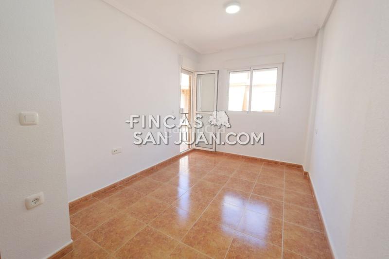 Foto c64baa3b-0372-42fe-8338-e646e144c035. Casa adosada adosado en venta en Centro ayuntamiento, 3 dormitorios. en Sant Vicent del Raspeig