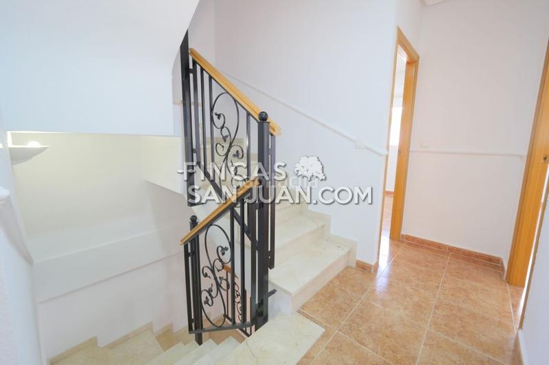 Foto d1b01783-8a6a-41b4-8704-55040fc68c81. Casa adosada adosado en venta en Centro ayuntamiento, 3 dormitorios. en Sant Vicent del Raspeig