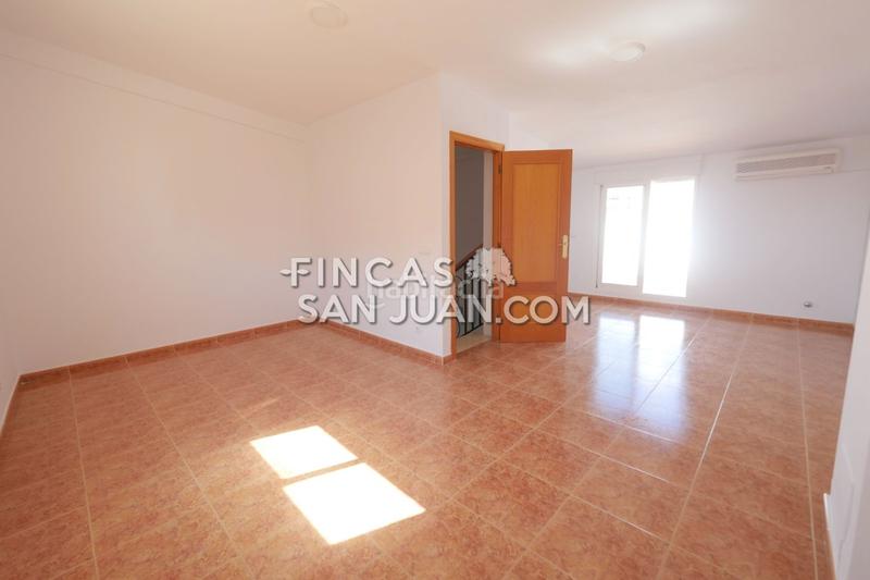 Foto df8ffb80-728f-4633-b95d-c0218a652420. Casa adosada adosado en venta en Centro ayuntamiento, 3 dormitorios. en Sant Vicent del Raspeig