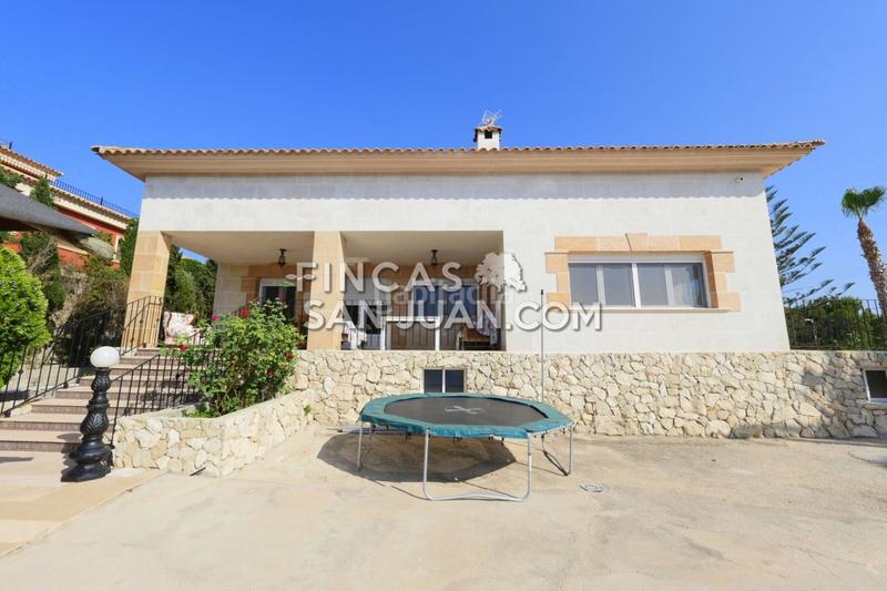 Foto 17e52031-66e0-4e85-bb37-e66fbda23a80. Chalet  en venta en la almajada, 5 dormitorios. en Alicante