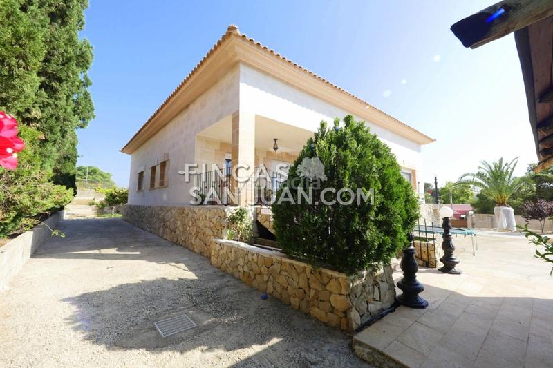 Foto 277c8ab4-9e5a-45c5-90ca-45738d5ab17b. Chalet  en venta en la almajada, 5 dormitorios. en Alicante