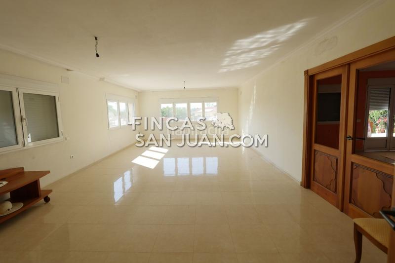 Foto 53bd77f2-f723-4478-8ae3-7b85df10f286. Chalet  en venta en la almajada, 5 dormitorios. en Alicante