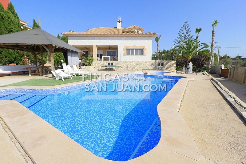 Foto 557b85eb-17e2-4dae-b633-c7d62e048966. Chalet  en venta en la almajada, 5 dormitorios. en Alicante