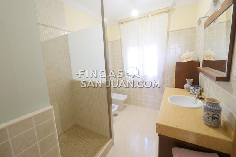 Foto b2246096-97d2-45a9-9a4e-066130adc76e. Chalet  en venta en la almajada, 5 dormitorios. en Alicante