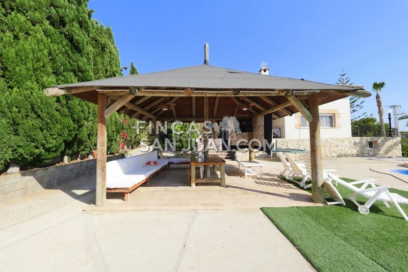 Foto de123c38-f798-47f7-9f2a-d5c142cf4992. Chalet  en venta en la almajada, 5 dormitorios. en Alicante