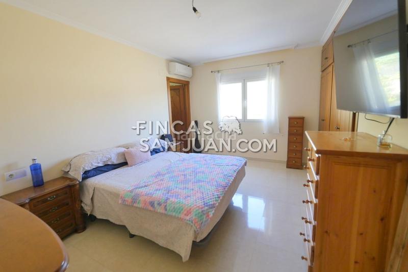 Foto e093eb5d-5eb8-4776-a565-9fb3f3f51a9f. Chalet  en venta en la almajada, 5 dormitorios. en Alicante