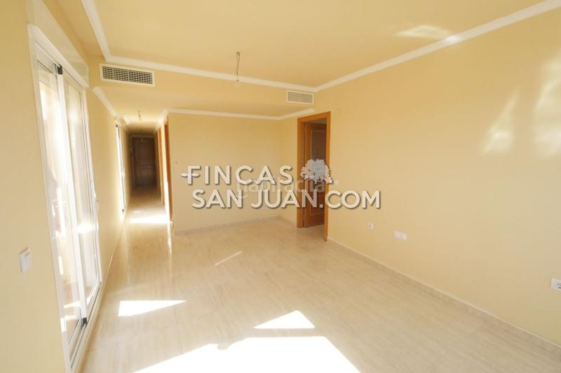 Foto d8aad1f5-e918-4f2f-9d69-84c96cf29f21. Ático atico en venta en puerto, 2 dormitorios. en Guardamar del Segura