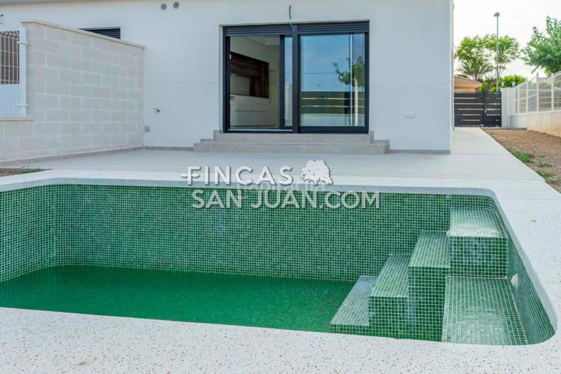 Foto 2a9b359a-3832-4be6-828a-e36e5d015f48. Chalet  en venta en Centro, 4 dormitorios. en Mutxamel