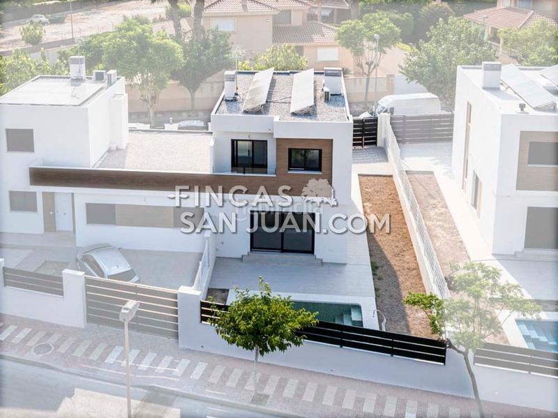 Foto 4c09efa0-ff78-4f40-9e95-7bcb97f7b57f. Chalet  en venta en Centro, 4 dormitorios. en Mutxamel
