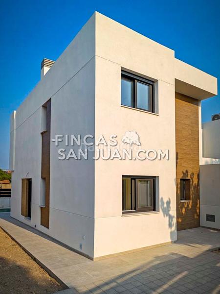 Foto 78ff10d9-1cfd-46f1-b4c6-d1b920bd5c5c. Chalet  en venta en Centro, 4 dormitorios. en Mutxamel