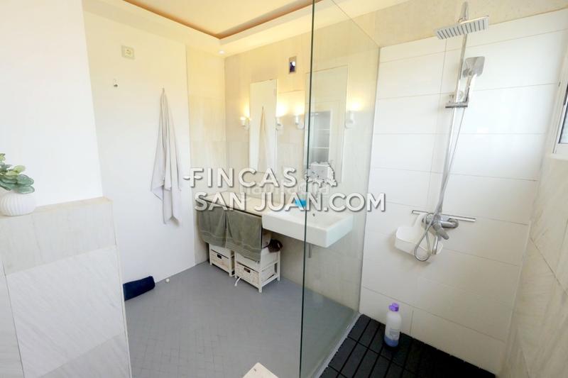 Foto a47423a7-59df-442e-9b05-86c9f8efa340. Ático atico en venta en centro, 3 dormitorios. en San Juan de Alicante