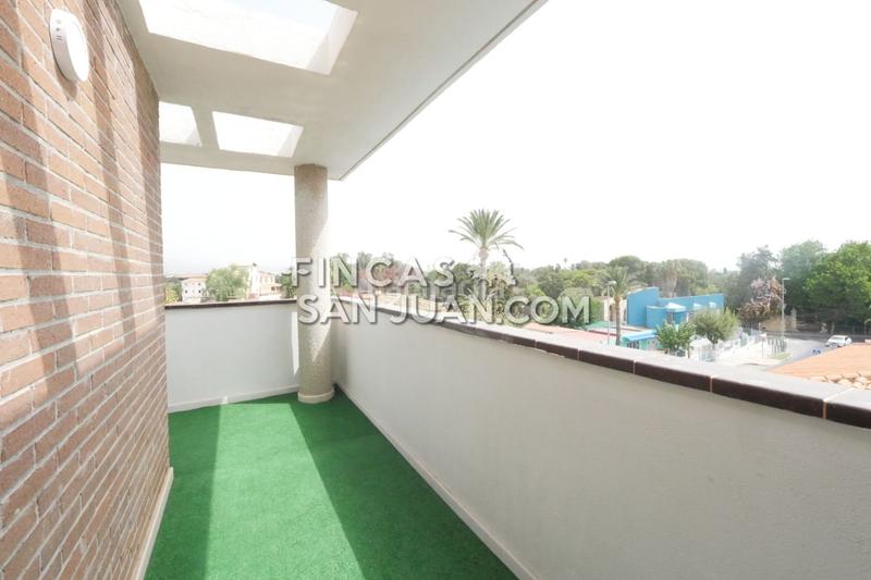 Foto ad3c8ec4-8a70-4f30-a9aa-9b63d022cdc0. Ático atico en venta en centro, 3 dormitorios. en San Juan de Alicante