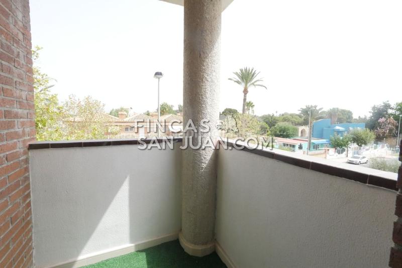 Foto b85a7bfe-ecdb-4735-9885-5b11a889b52f. Ático atico en venta en centro, 3 dormitorios. en San Juan de Alicante