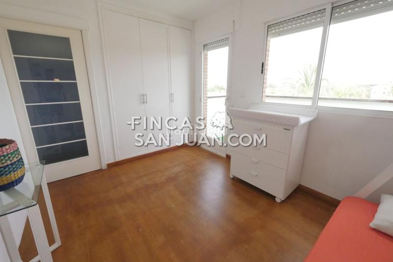 Foto c12dfa62-e2e6-40e2-83ce-d74b8238f2a0. Ático atico en venta en centro, 3 dormitorios. en San Juan de Alicante