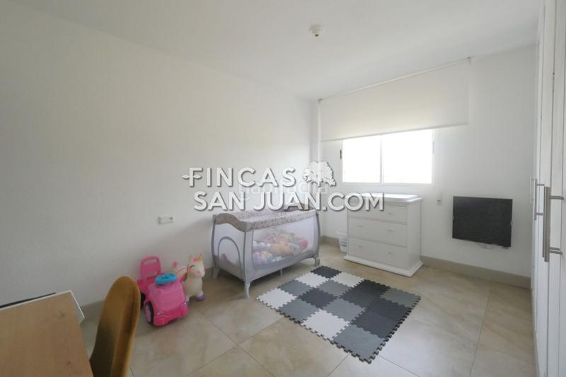 Foto f2167bc1-27a1-43d8-a3ed-e68d4f1350af. Ático atico en venta en centro, 3 dormitorios. en San Juan de Alicante
