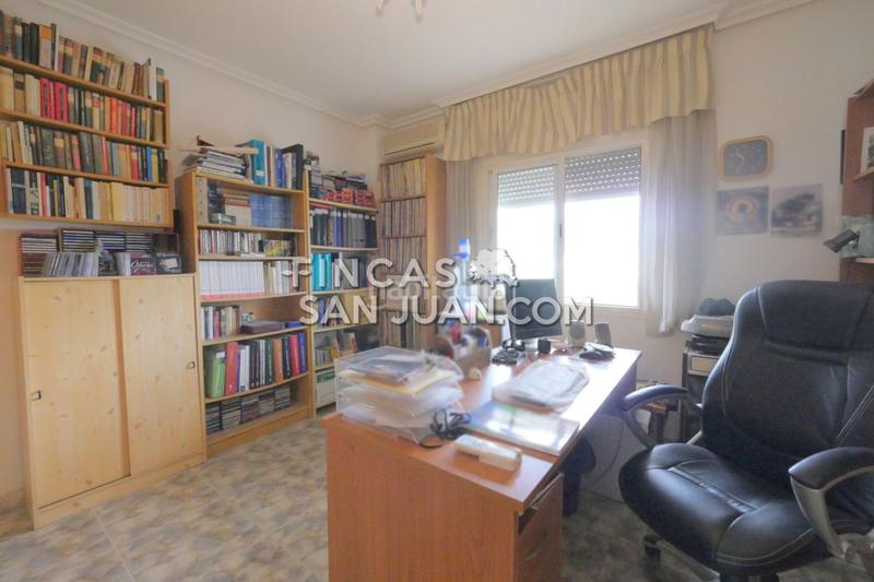 Foto 3adc29ee-dba6-445b-8769-2e047d87bb2e. Chalet mit pool in La Huerta Mutxamel