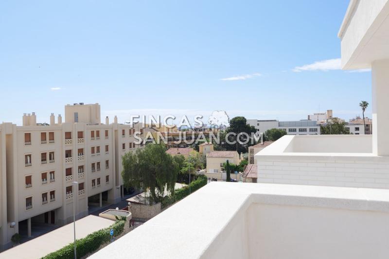 Foto 047c75ce-3c86-4e18-8061-fdefaf2257fb. Pis amb calefacció aparcament piscina a Centro San Juan de Alicante