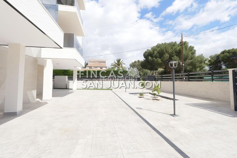 Foto 0c59e774-bb3b-48bf-9f68-e304cd01e3ff. Pis amb calefacció aparcament piscina a Centro San Juan de Alicante