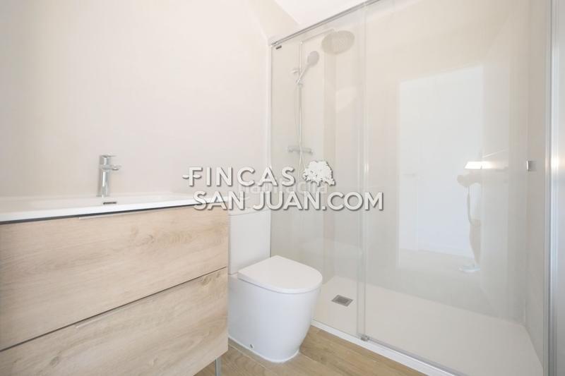 Foto 548dd873-e0ba-4ad7-8d81-0c43e6667ac5. Pis amb calefacció aparcament piscina a Centro San Juan de Alicante