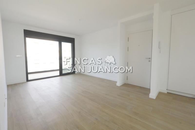 Foto a8d4363b-6f6c-4339-a336-0656f140d70e. Pis amb calefacció aparcament piscina a Centro San Juan de Alicante