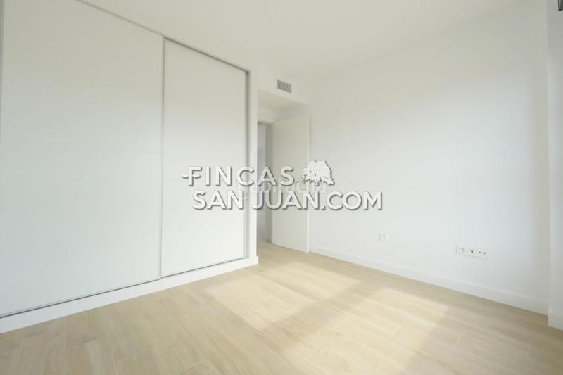 Foto c753e1bd-9ec1-4e5f-b7c2-9488b04b6715. Pis amb calefacció aparcament piscina a Centro San Juan de Alicante