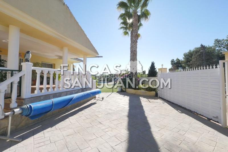 Foto 0dd77767-218f-40da-86fc-69f90b36c664. Chalet avec piscine dans Los Girasoles Sant Vicent del Raspeig