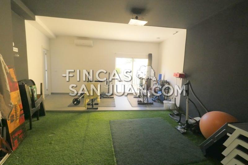 Foto 0fd061f2-9e7e-4a4f-9c66-63a0ff982699. Chalet avec piscine dans Los Girasoles Sant Vicent del Raspeig